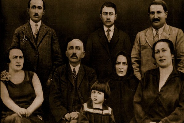 Clara Daniels (Age 4) with her aunts, uncles, and grandparents