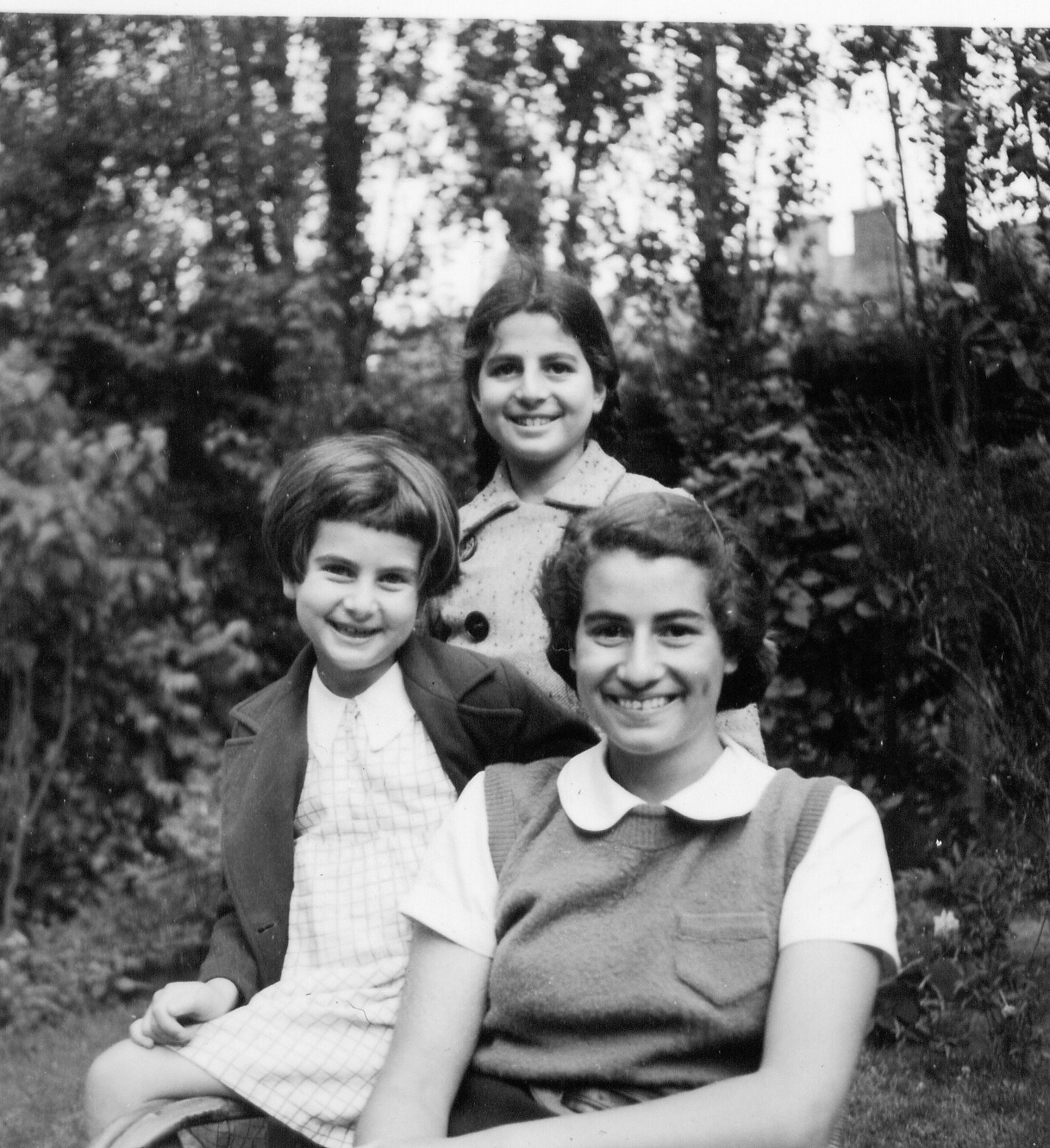 Elizabeth Gomperts (Schneider) and her sisters