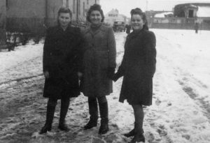 Simone-on-right-1945-Bergen-Belson-web